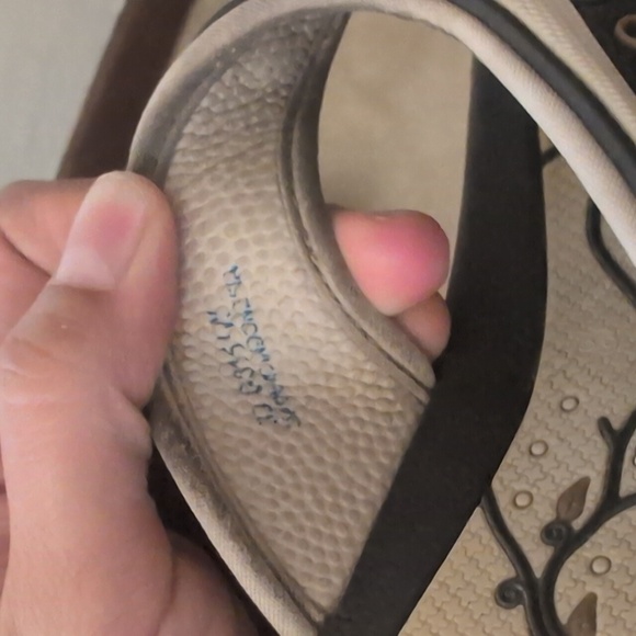 Gold Pigeon Shoes SIGNATURE Comfort Ergonomic Walking Flip Flops Y2K Butterfly - Picture 10 of 10